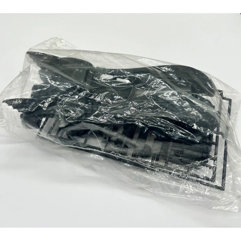 AMT Ertl 1989 Batman Batmobile 1/25 Model Kit 6877 Open Box - Picture 4 of 7